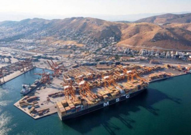 Port employees hold 24-hour strike