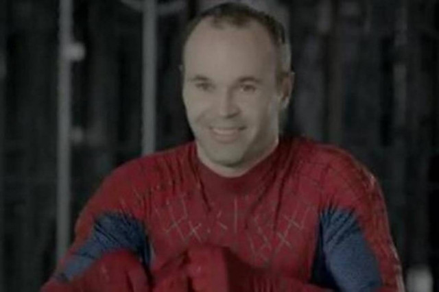 Ρεάλ - Μπαρτσελόνα:Απίστευτο ποδόσφαιρο από τους... Spiderman! (video)