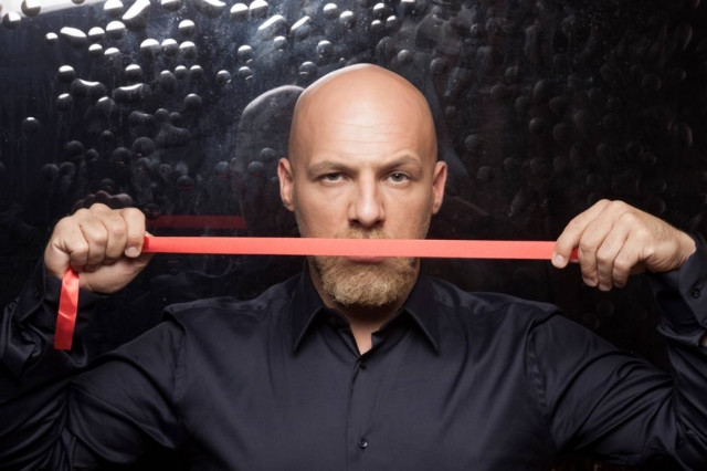 Έτσι αποχαιρέτησε το κοινό ο Μουτσινάς: Τα ωραία κρατάνε για λίγο!