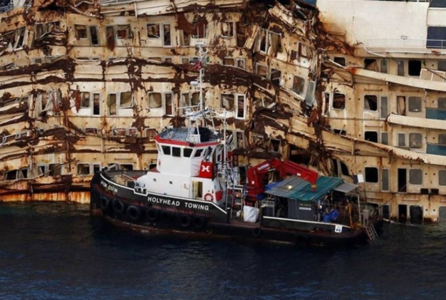 Το ναυάγιο του Costa Concordia θα επισκεφθεί ο κυβερνήτης του