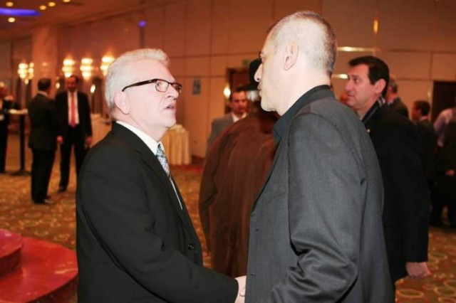 Ουδείς... σοφότερος από τα λεγόμενα Σαρρή, Μώραλη