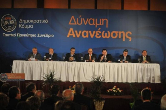 Αύριο έκτακτο υπουργικό-Αναμένεται η παραίτηση Υπουργών του ΔΗΚΟ