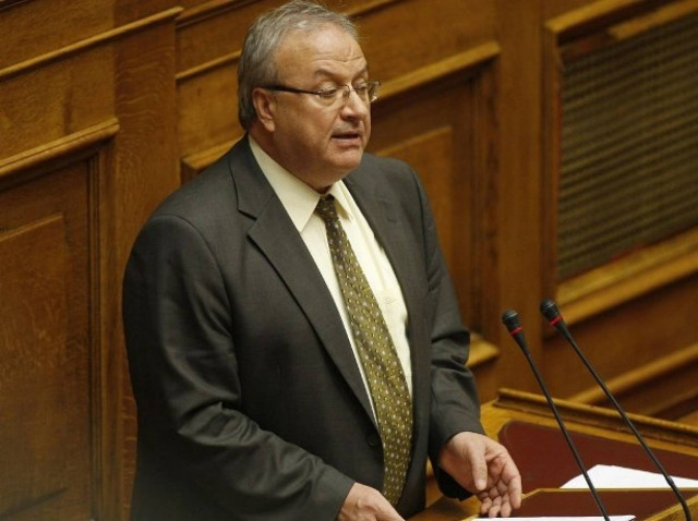 Ψηφίστηκαν παρά τις ενστάσεις οι συμβάσεις μίσθωσης έργου στους δήμους