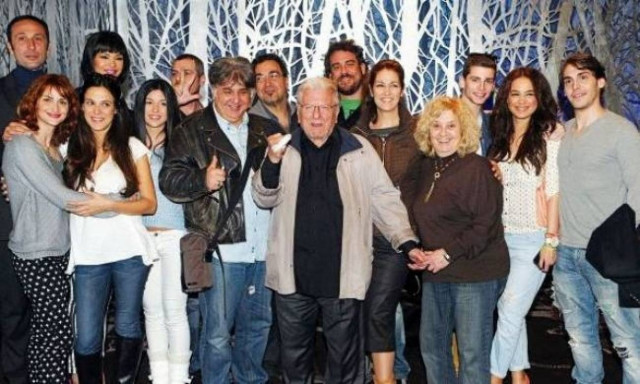 Τίτλοι τέλους για τη σειρά «Με τα παντελόνια κάτω»