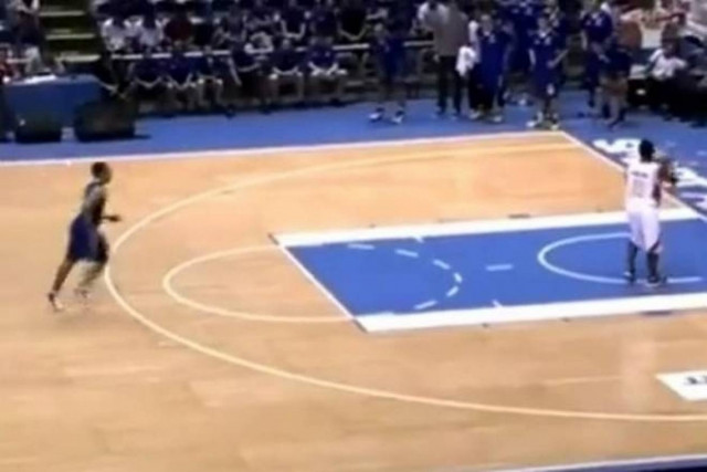 Φιλιππίνες:Δεν θα πιστεύετε πώς παίκτης ξεγέλασε για να σκοράρει (vid)