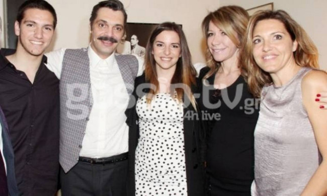 Μια σπάνια οικογενειακή φωτογραφία. Η οικογένεια Κούρκουλου όλη μαζί!