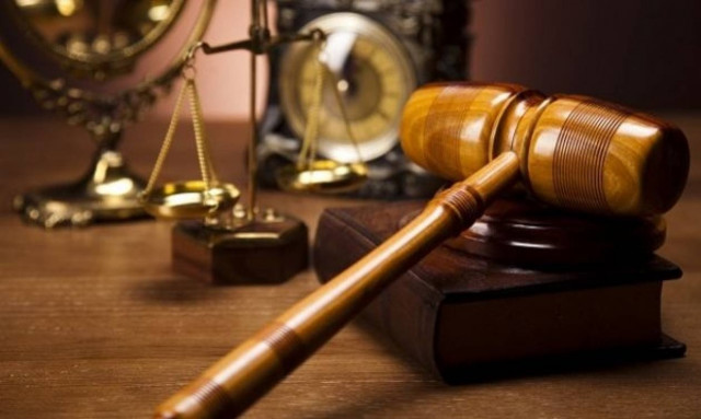 Δυο χρόνια φυλάκισης για τον δάσκαλο που έβαλε μαθητές χαστουκιστούν