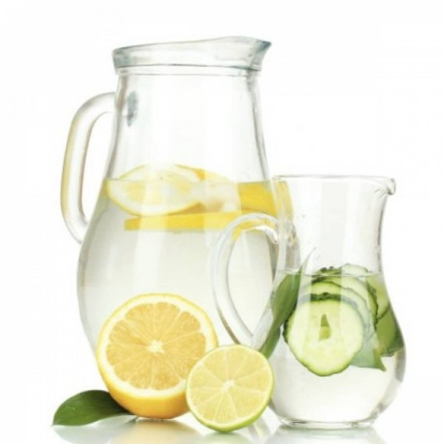 Αποτοξίνωση: Τι να προσθέσετε στο νερό για ακόμα καλύτερο αποτέλεσμα