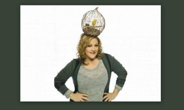 «Κάτω Παρτάλι»: Τι είναι το κλουβί στο κεφάλι της Μοσχούλας