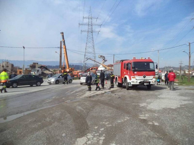 Τρίκαλα:Ένας τραυματίας από σύγκρουση νταλίκας με επιβατικό οχημα (vd)