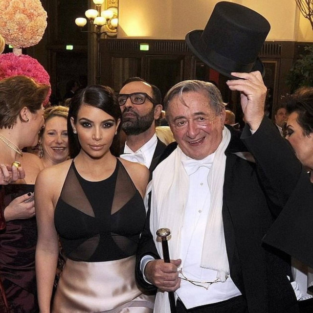 Δισεκατομμυριούχος... κλαίει τα 500.000 δολάρια που έδωσε