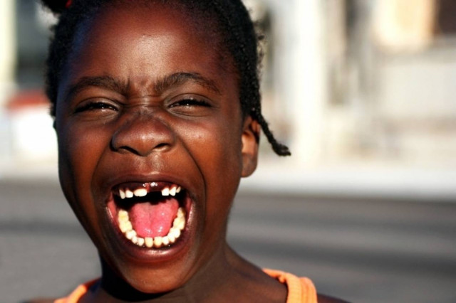 ΞΕΚΑΡΔΙΣΤΙΚΟ ΒΙΝΤΕΟ: Πρόσεχε πότε γελάς!