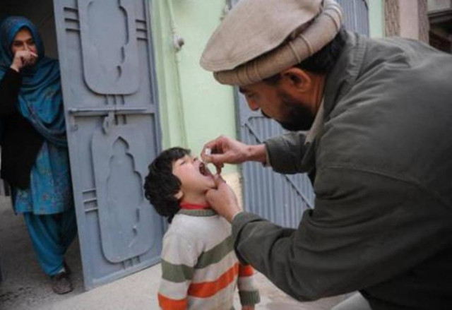 Επιτέθηκαν με βόμβα σε ομάδα εμβολιασμού πολιομυελίτιδας- 10 οι νεκροί