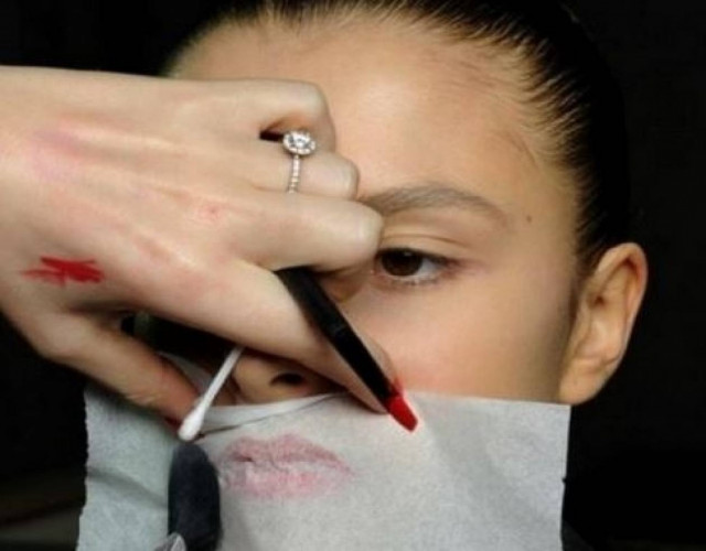 Απίθανο trick ομορφιάς για το κραγιόν