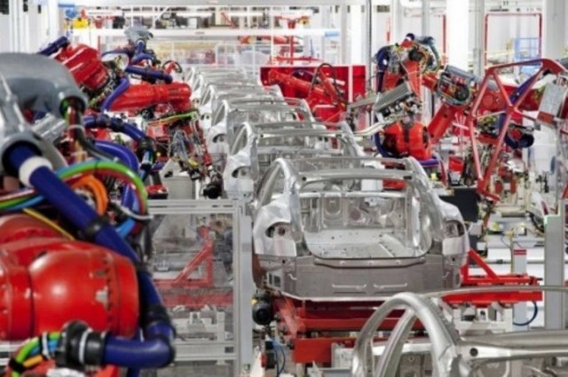 Τesla: Εργοστάσιο μπαταριών για πιο φτηνά ηλεκτρικά