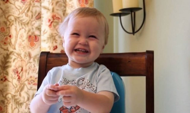 Δεν θα το πιστέψετε! Αυτό το μωρό είναι εθισμένο στο...(βίντεο)