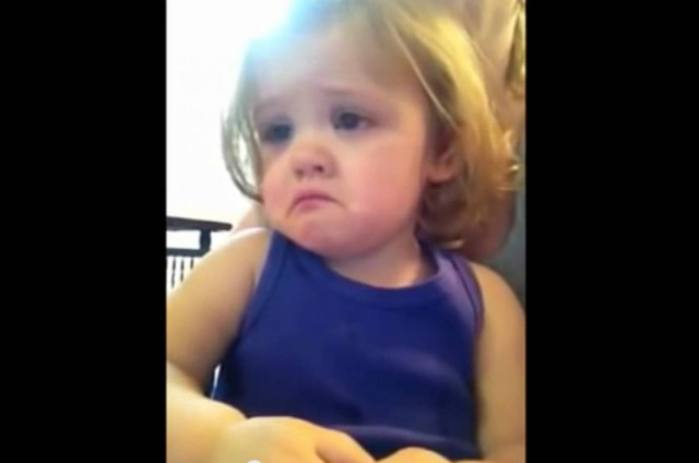 ΣΥΓΚΙΝΗΤΙΚΟ ΒΙΝΤΕΟ: Κοριτσάκι κλαίει με λυγμούς επειδή...
