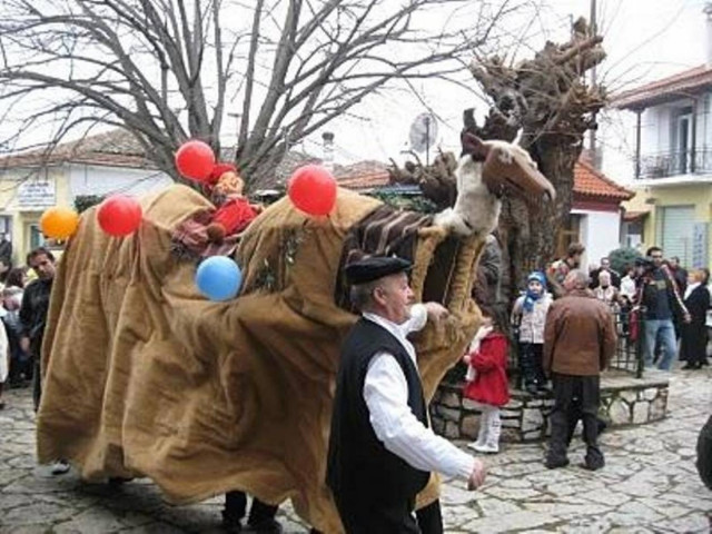 Δείτε πώς γιορτάζουν το έθιμο της «Τζαμάλας» στα Ιωάννινα