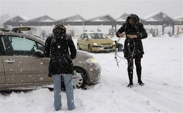 Με αντιολισθητικές αλυσίδες η πρόσβαση στο χιονοδρομικό κέντρο Βόρρας