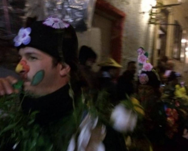 Ξέφρενο αποκριάτικο γλέντι στη Σύρο (pics)