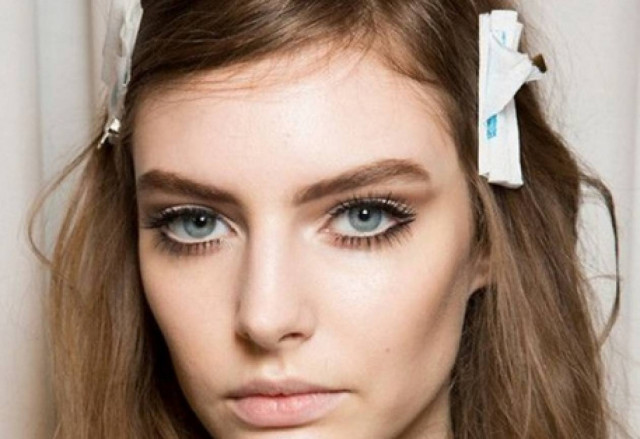 Όχι πια μουτζούρες με τη μάσκαρα!