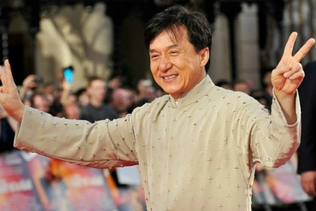 KI OMΩΣ: Ο Τσάκι Τσαν κάποτε χόρευε Ποντιακά (video)