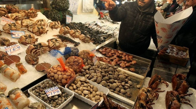 Μέχρι τις 13:00 σήμερα η Βαρβάκειος - Ανοιχτές και οι λαϊκές αγορές