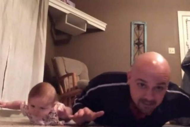 Η πιο χαριτωμένη γυμναστική μπαμπά-κόρης (video)