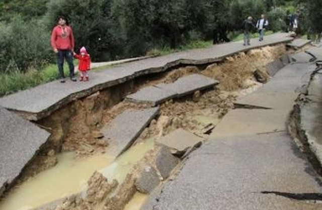 Ηλεία: «Βούλιαξαν» δρόμοι και δεξαμενές - Ανυπολόγιστες καταστροφές