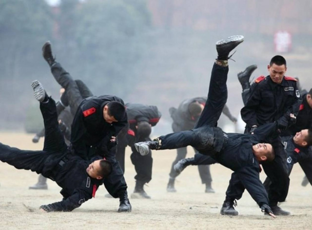 Στιγμιότυπο από επίδειξη μαχητικών δεξιοτήτων στην Κίνα