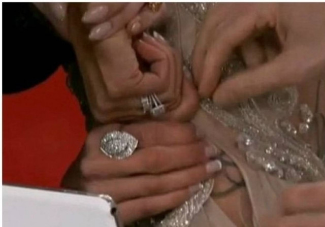 Όσκαρ 2014: Έσπασε το φερμουάρ της πανάκριβης τουαλέτας της