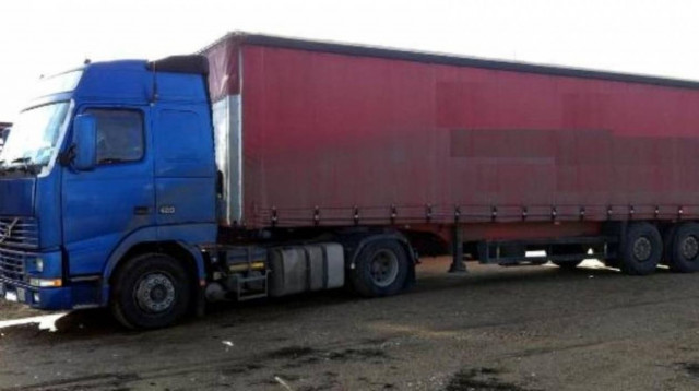 Τους είχαν στοιβάξει ανάμεσα σε ανταλλακτικά αυτοκινήτων