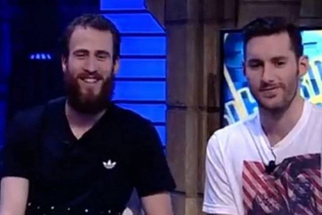 Δύο κούκλες «στρίμωξαν» Ρούντι και Ροντρίγκεθ για τα... οπίσθιά (vid)