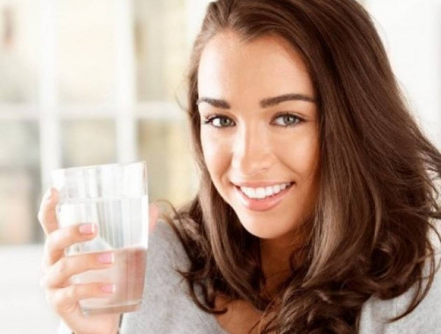 Νερό και φαγητό δεν πάνε μαζί: Μάθετε γιατί!