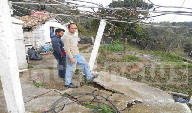 Eτοιμόρροπα τα σπίτια στο βουνό του Κατακόλου