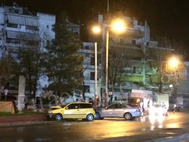 Τροχαίο με δύο ΙΧ έξω από το Στάδιο Καραϊσκάκη