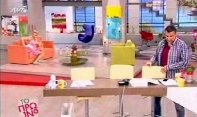 Απίστευτο! Η Σκορδά σφήνωσε on air στην πολυθρόνα!
