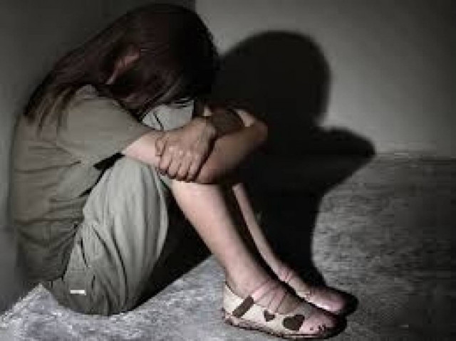 Μητέρα κακοποιούσε σεξουαλικά και βασάνιζε την μικρή της κόρη