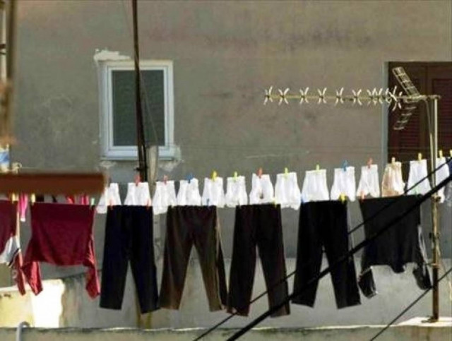 Άμφισσα: Της άρεσαν τα ρούχα της γειτόνισσας και τα ... έκλεψε!