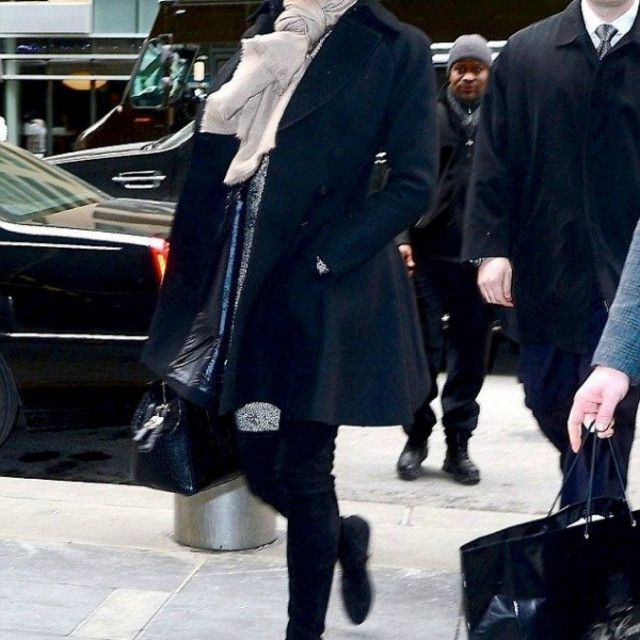 Δείτε με τι περούκα κυκλοφορεί η Naomi Campbell