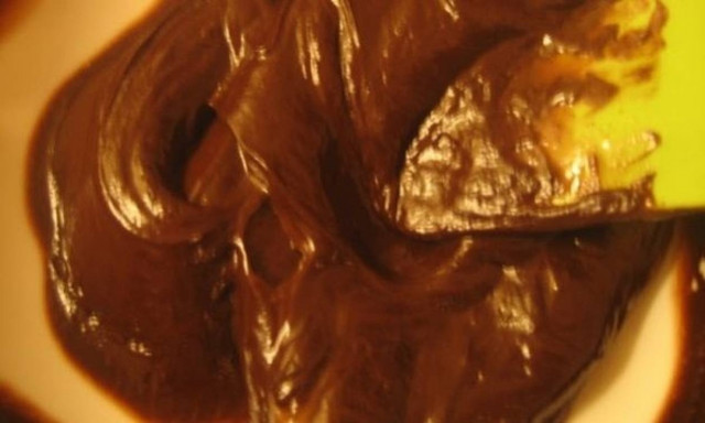 Συνταγή για λαχταριστή κρέμα από γιαούρτι και σοκολάτα