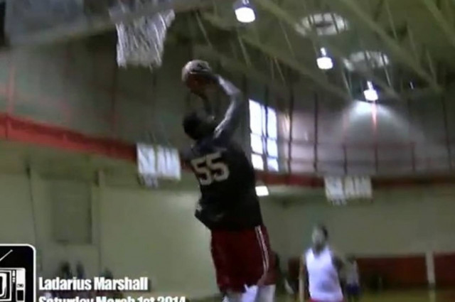 14χρονοι καρφώνουν με περιστροφή 360 μοιρών (video)