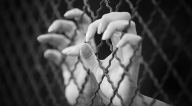 Χωρίζουν τα βρέφη από τις μητέρες τους!