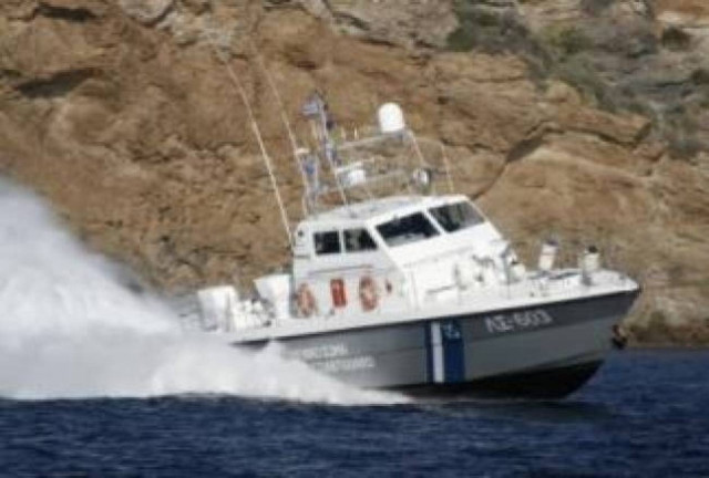 Oinousses: Greek Coast Guard chased a Turkish boat