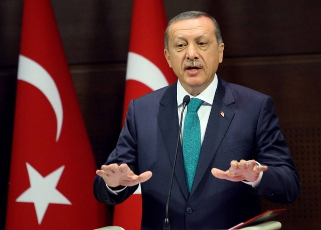 O Ερντογάν απειλεί με απαγόρευση το Facebook και το YouTube!