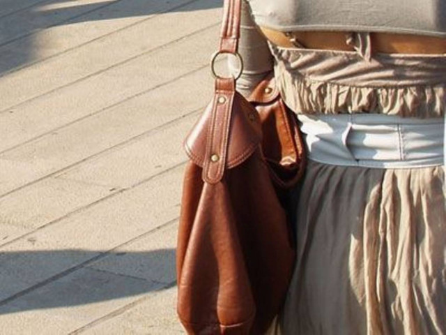 Evosmos: A 20 year old that… likes purses