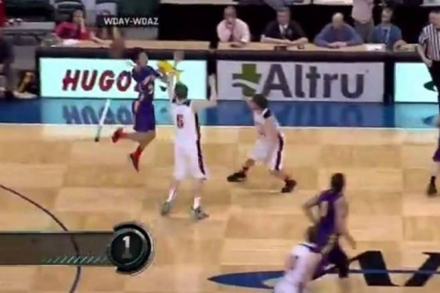 Βίντεο: Το πιο... τρελό buzzer beater