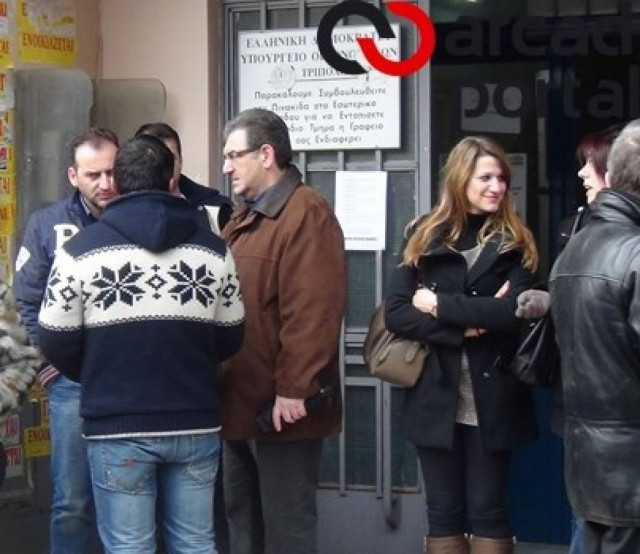 Κατάληψη στη ΔΟΥ Τρίπολης