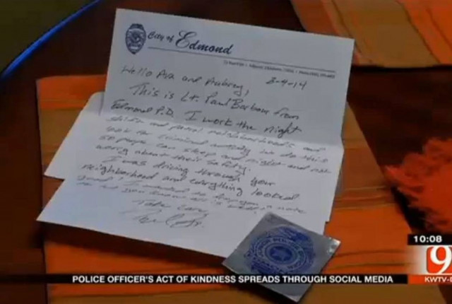 Όταν ο αστυνομικός γίνεται... παιδί (βίντεο)