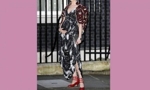 Η κοιλιά της μεγάλωσε πολύ! Δείτε το διάσημο μοντέλο σε εμφάνισή του